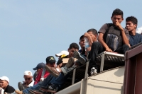 Miércoles 16 deJulio del 2014. Arriaga. Cientos de migrantes viajan sobre los vagones del tren de carga hacia Ixtepec, Oaxaca y en lo que podría ser uno de los últimos viajes que permitirán las políticas mexicanas migratorias en la Ruta Férrea del Migrant