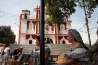 Martes 16 de enero del 2018. Chiapa de Corzo. La ofrenda de San Sebastián. Vestidos a la usanza de los indí­genas de la depresión central de Chiapas; las familias llevan frutas y alimentos por las calles de esta población para ofrecer a San Sebastián 
