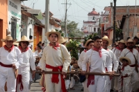 Martes 16 de enero del 2018. Chiapa de Corzo. La ofrenda de San Sebastián. Vestidos a la usanza de los indí­genas de la depresión central de Chiapas; las familias llevan frutas y alimentos por las calles de esta población para ofrecer a San Sebastián 