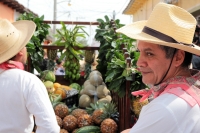 Martes 16 de enero del 2018. Chiapa de Corzo. La ofrenda de San Sebastián. Vestidos a la usanza de los indí­genas de la depresión central de Chiapas; las familias llevan frutas y alimentos por las calles de esta población para ofrecer a San Sebastián 