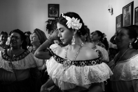 Martes 16 de enero del 2018. Chiapa de Corzo. La ofrenda de San Sebastián. Vestidos a la usanza de los indí­genas de la depresión central de Chiapas, las familias llevan frutas y alimentos por las calles de esta población para ofrecer a San Sebastián.