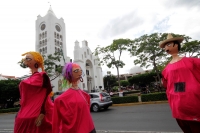 Viernes 8 de diciembre del 2017. Tuxtla Gutiérrez. Los diferentes grupos tradicionales acompañan las peregrinaciones que llegan a la iglesia de Guadalupe en la ciudad.