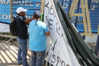 Jueves 17 de octubre del 2013. Tuxtla Gutiérrez. Estudiantes de las facultades de la Unach se enfrentan este medio día por intentar mantener el control de los accesos a la institución universitaria.