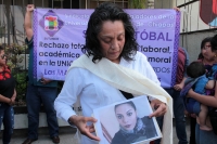 Viernes 2 de febrero del 2018. Tuxtla Gutiérrez. Sindicalistas de la UNICH protestan esta mañana en la entrada del edificio de la administración estatal