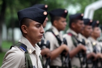 Lunes 12 de junio del 2017. Tuxtla Gutiérrez. Elementos del Ejército Mexicano reciben esta mañana el uniforme administrativo a las tropas castrenses en general en las instalaciones de la VII Región Militar en la capital del estado de Chiapas.
