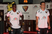 Miércoles 20 de julio. Con un retraso de dos horas, la directiva de los Jaguares de Chiapas presentó esta noche el nuevo uniforme que los felinos utilizaran en el inicio de esta temporada.