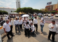 Martes 20 de marzo del 2018. Tuxtla Guti�rrez. Trabajadores del volante de la UNTA, enojados y desesperados anuncian la radicalizaci�n de las protestas en el edificio de la administraci�n estatal.