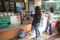 Martes 22 de octubre del 2013: Tuxtla Gutiérrez. Los problemas al interior del ZOOMAT se siguen manifestando incluso con los prestadores de servicios como son los de restaurantes y ventas de recuerdos.