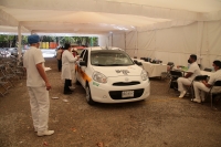 20210313. Tuxtla G. Auto-Vacuna Covid; se instala el puesto de vacunación para adultos mayores con poca movilidad en el estacionamiento de Caña Hueca.