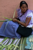 Viernes 12 de abril del 2019. Tuxtla Gutiérrez. Los primeros artesanos, fabricantes de cruces de palma llegan a la ciudad