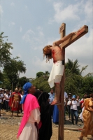 Foto/Rafa Velasco Salas. Domingo 24 de abril. La representación de la pasión y muerte de Jesús se llevo a cabo en las avenidas de la ciudad de Pichucalco con la participación de cientos de feligreses.