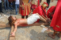 Foto/Rafa Velasco Salas. Domingo 24 de abril. La representación de la pasión y muerte de Jesús se llevo a cabo en las avenidas de la ciudad de Pichucalco con la participación de cientos de feligreses.