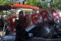 Viernes 8 de febrero del 2019. Tuxtla Gutiérrez. Los vidrios rotos del Congreso de Chiapas después de la visita de los normalistas esta madrugada