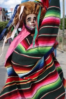 Jueves 22 de enero del 2015. Suchiapa. La Viejada de San Sebastián. Los danzantes tradicionales de esta comunidad de la depresión central del estado de Chiapa, bailan en las calles haciendo sátira de personajes públicos, vestidos como mujeres y mezclándos Jueves 22 de enero del 2015. Suchiapa. La Viejada de San Sebastián. Los danzantes tradicionales de esta comunidad de la depresión central del estado de Chiapa, bailan en las calles haciendo sátira de personajes públicos, vestidos como mujeres y mezclándos