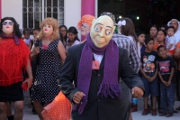 Viernes 20 de enero del 2017. Suchiapa. Los danzantes representando con vistosos trajes de personajes de la vida social se mezclan con quienes usan la vestimenta tradicional del Parachico y El Torito durante los festejos del recorrido en honor a San Sebas