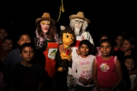 Lunes 30 de diciembre del 2013. San Fernando. Los Viejitos es la danza tradicional de origen istmeño que realizan los jóvenes de la comunidad ribereña del Grijalva El Carmelo donde con gritos y danzas los personajes recorren las casas de los pobladores an