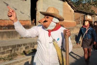 Lunes 22 de enero del 2018. Suchiapa. La danza de La Viejada se ha ido transformando durante los últimos años pero aún es posible observar a los personajes tradicionales vestidos a la usanza indí­gena y con máscaras de cuero crudo durante las festivid