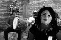 Lunes 22 de enero del 2018. Suchiapa. La danza de La Viejada se ha ido transformando durante los últimos años pero aún es posible observar a los personajes tradicionales vestidos a la usanza indí­gena y con máscaras de cuero crudo durante las festivid