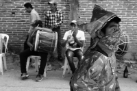 Lunes 22 de enero del 2018. Suchiapa. La danza de La Viejada se ha ido transformando durante los últimos años pero aún es posible observar a los personajes tradicionales vestidos a la usanza indí­gena y con máscaras de cuero crudo durante las festivid