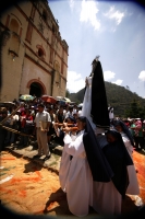 Especial / Viernes Santo en San Cristóbal / Habitantes del Barrio de Mexicanos y  en la comunidad San Felipe Ecatepec en la ciudad de San Cristóbal de las Casas realizan las representaciones tradicionales de Cristo en la Cruz, esta tarde en la zona altos 