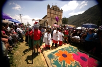 Especial / Viernes Santo en San Cristóbal / Habitantes del Barrio de Mexicanos y  en la comunidad San Felipe Ecatepec en la ciudad de San Cristóbal de las Casas realizan las representaciones tradicionales de Cristo en la Cruz, esta tarde en la zona altos 