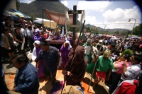 Especial / Viernes Santo en San Cristóbal / Habitantes del Barrio de Mexicanos y  en la comunidad San Felipe Ecatepec en la ciudad de San Cristóbal de las Casas realizan las representaciones tradicionales de Cristo en la Cruz, esta tarde en la zona altos 