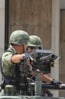 Jueves 25 de agosto. Vigilancia en el congreso local.