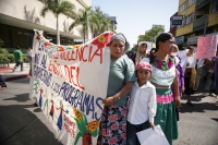 Jueves 25 de noviembre. Mujeres de diferentes organizaciones y regiones de Chiapas, marchan esta ma�ana desde la ciudad de San Crist�bal hacia la ciudad de Tuxtla Guti�rrez donde se manifiestan en las diferentes avenidas de esta ciudad, as� como en las in