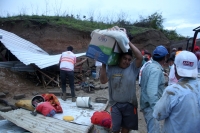 20210705. San Fernando. Una casa colapsa con las lluvias dejando a una madre y tres niños en el interior sin que pudieran ser rescatadas con vida