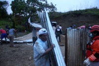 20210705. San Fernando. Una casa colapsa con las lluvias dejando a una madre y tres niños en el interior sin que pudieran ser rescatadas con vida