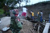 20210705. San Fernando. Una casa colapsa con las lluvias dejando a una madre y tres niños en el interior sin que pudieran ser rescatadas con vida