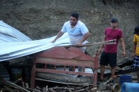 20210705. San Fernando. Una casa colapsa con las lluvias dejando a una madre y tres niños en el interior sin que pudieran ser rescatadas con vida