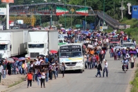 Viernes 6 de septiembre del 2013. Tuxtla Gutiérrez. Maestros y organizaciones sociales bloquean este medio día las entradas de la capital del estado de Chiapas.