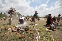 Indígenas Mayas y Zoques realizan un ceremonial de danza pre hispánicas en las ruinas arqueológicas de la comunidad Chiapa de Corzo para celebrar la entrada de la primavera