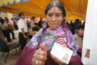 Continúan en calma la participación de los pueblos indígenas de la zona altos del estado, en la comunidad Nachig del municipio de Zinacantan se observa una fuerte participación de las mujeres mientras que elementos de la policía estatal refuerzan el trans