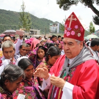 Jueves 10 de agosto del 2017. San Lorenzo Zinacatan. Felipe Arismendi Esquivel, obispo de San Cristóbal de las Casas se despide del pueblo de Zinacantan al acercarse a la fecha de su retiro episcopal durante las celebraciones de confirmación en las fiesta