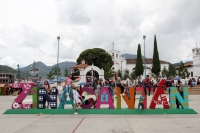 Jueves 10 de agosto del 2017. San Lorenzo Zinacatan. La comunidad de Zinacantan celebra las fiestas patronales durante los días de esta semana con ritos tradicionales y festividades religiosas que llenan la plaza de esta localidad con colores y estruendos