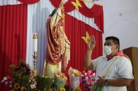 20210422. Tuxtla G. La comunidad Zoque de Tuxtla Gutiérrez visita la Catedral durante las celebraciones patronales de San Marcos