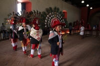 Miércoles 10 de agosto del 2016. San Juan Cancuc. Los danzantes de la comunidad Zoque bailan como invitados especiales durante las celebraciones patronales de San Lorenzo en esta comunidad de la etnia tsental.