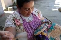 20220127. El bordado artesanal de #Zinacantan en la región de Los Altos de #Chiapas se enriquece cada día con la creativa labor de sus mujeres, quienes continúan elaborando los tejidos del telar con el colorido en sus prendas elaboradas a mano.