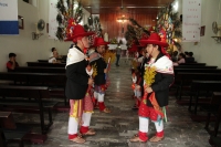 Miércoles 17 de agosto del 2016. Tuxtla Gutiérrez. La comunidad Zoque durante las celebraciones de San Roque y San Jacinto visitan las casas que comparten El Costumbre