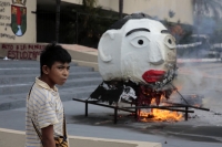 20240806. Tuxtla. Normalistas de la Escuela Rural Mactumatza protestan este medio día en la capital de Chiapas.