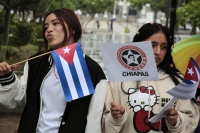 20261007. Tuxtla Estudiantes realizan una cadena humana bajo la lluvia para conmemorar el 7 de octubre del 2023 en Gaza.