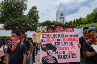 20260806. Tuxtla. Las escuelas normalistas FECSM se manifiestan en la Plaza Central de Tuxtla Gutiérrez en apoyo a la Normal Rural Mactumatza de Chiapas