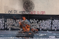 20260806. Tuxtla. Las escuelas normalistas FECSM se manifiestan en la Plaza Central de Tuxtla Gutiérrez en apoyo a la Normal Rural Mactumatza de Chiapas