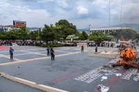 20260806. Tuxtla. Las escuelas normalistas FECSM se manifiestan en la Plaza Central de Tuxtla Gutiérrez en apoyo a la Normal Rural Mactumatza de Chiapas