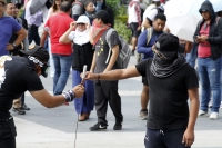 20241114. Tuxtla. Estudiantes de la Escuela Normal Superior de Chiapas protestan este medio día en la Plaza Central de Tuxtla Gutiérrez.