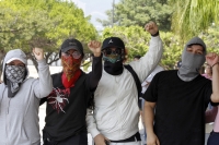 20241114. Tuxtla. Estudiantes de la Escuela Normal Superior de Chiapas protestan este medio día en la Plaza Central de Tuxtla Gutiérrez.