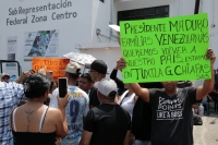 20250424. Tuxtla. Migrantes exigen vuelos humanitarios hacia sus países de origen en las instalaciones de INM en Chiapas