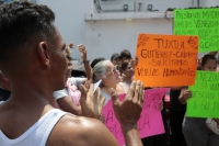 20250424. Tuxtla. Migrantes exigen vuelos humanitarios hacia sus países de origen en las instalaciones de INM en Chiapas